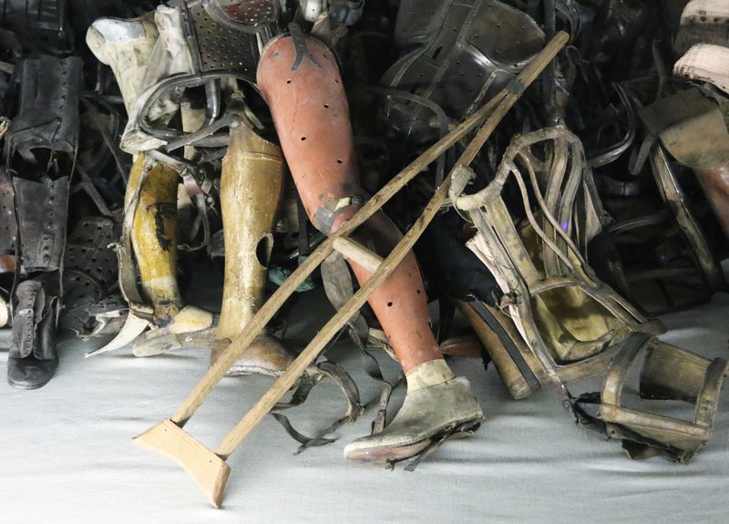 Ο χρόνος έχει σταματήσει στο Αουσβιτς -Παντόφλες νεκρών, πρόσθετα μέλη, θάλαμοι αερίων [εικόνες] | iefimerida.gr 7