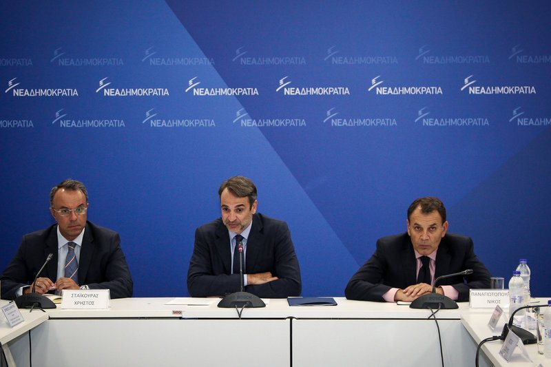 Μαζί με στελέχη του κόμματος συνομίλησε με τους δικηγόρους για τα προβλήματά τους