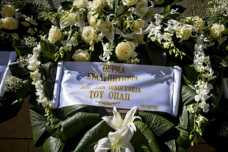 Το τελευταίο αντίο στον Σωκράτη Κόκκαλη τζούνιορ -Βουβός θρήνος στην κηδεία [εικόνες] | iefimerida.gr 62