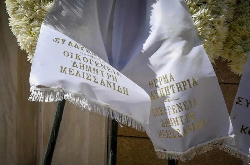 Το τελευταίο αντίο στον Σωκράτη Κόκκαλη τζούνιορ -Βουβός θρήνος στην κηδεία [εικόνες] | iefimerida.gr 61