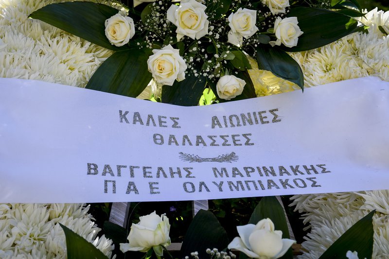 Το τελευταίο αντίο στον Σωκράτη Κόκκαλη τζούνιορ -Βουβός θρήνος στην κηδεία [εικόνες] | iefimerida.gr 57