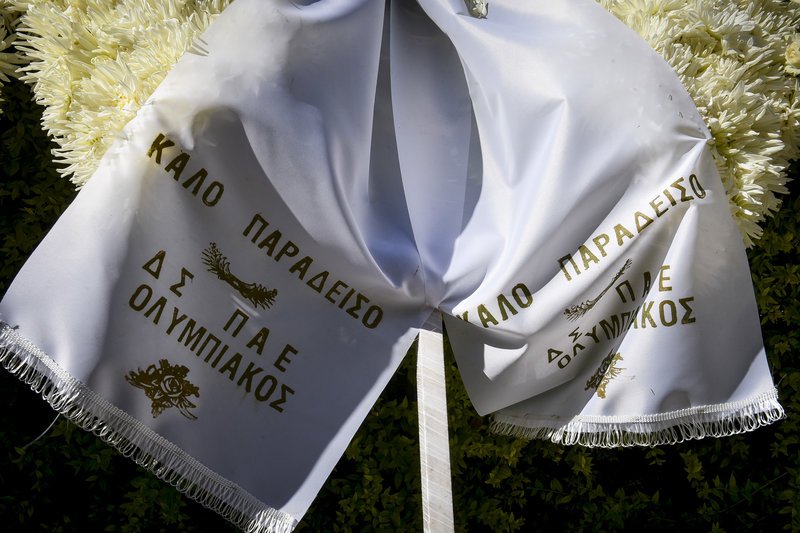 Το τελευταίο αντίο στον Σωκράτη Κόκκαλη τζούνιορ -Βουβός θρήνος στην κηδεία [εικόνες] | iefimerida.gr 58