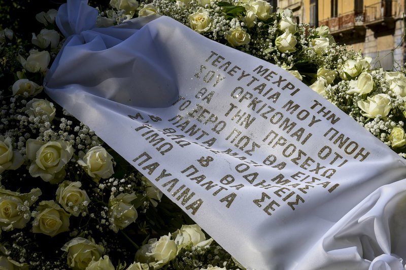 Το τελευταίο αντίο στον Σωκράτη Κόκκαλη τζούνιορ -Βουβός θρήνος στην κηδεία [εικόνες] | iefimerida.gr 59