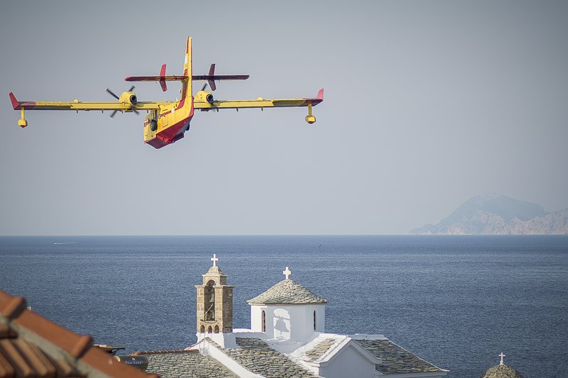 Μεγάλη φωτιά ξέσπασε στη Σκόπελο -Ολονύχτια μάχη των πυροσβεστών [εικόνες] | iefimerida.gr 1