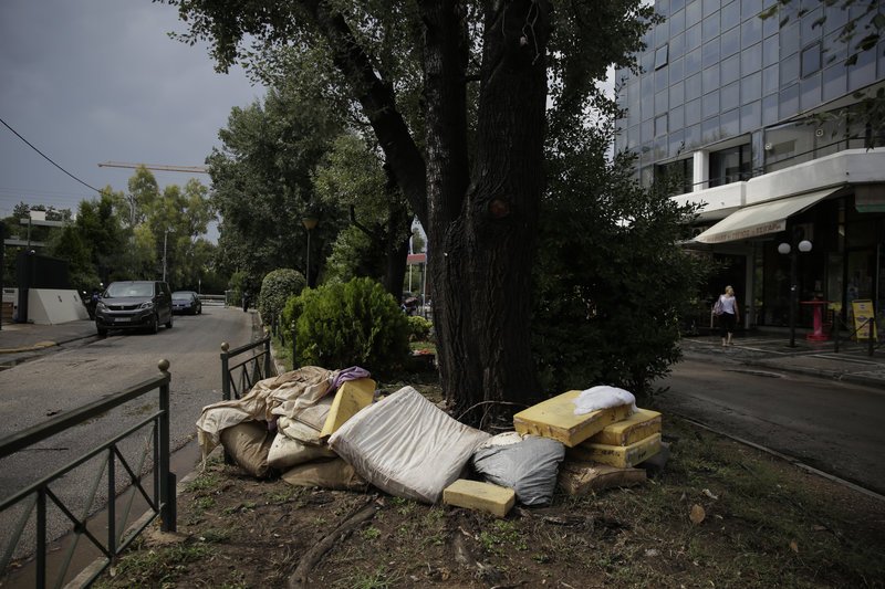 «Πνίγηκαν» οχήματα και είσοδοι σπιτιών στον Περισσό -«Μπλόκαραν» γέφυρες [βίντεο] | iefimerida.gr 7