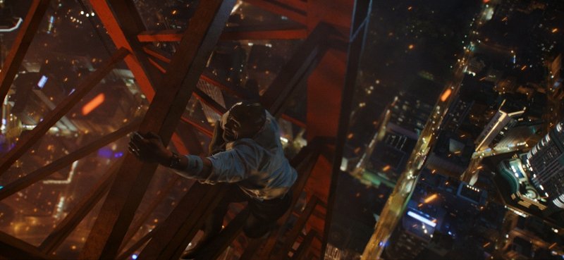 «Ουρανοξύστης»: Μια συγκλονιστική ταινία με πρωταγωνιστή τον μοναδικό Ντουέιν Τζόνσον [εικόνες] | iefimerida.gr 1