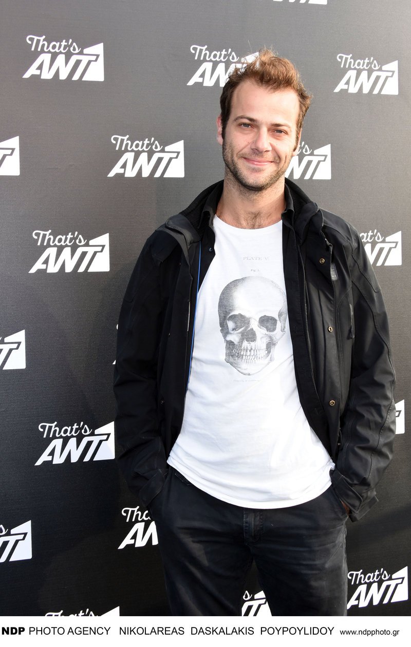 Ο Ορέστης Τζιόβας άλλαξε λουκ -Ξύρισε το κεφάλι του [εικόνες] | iefimerida.gr 2