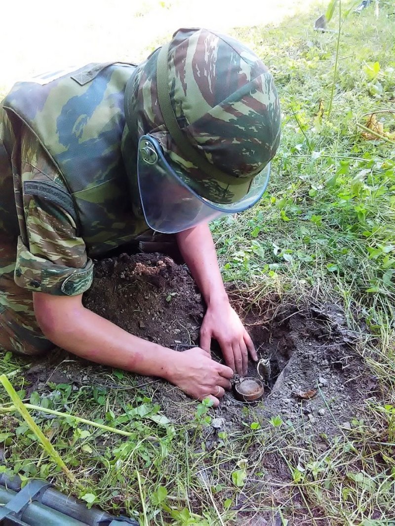 Ετσι καθαρίζονται τα ναρκοπέδια -Το Τάγμα Εκκαθάρισης του Στρατού Ξηράς σε δράση [εικόνες] | iefimerida.gr 8