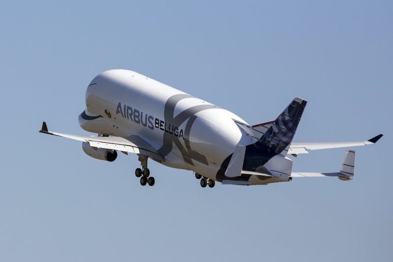 BelugaXL: Παρθενική πτήση για το γιγαντιαίο αεροσκάφος της Airbus -Μια «φάλαινα» στον αέρα [εικόνες & βίντεο]  | iefimerida.gr 1