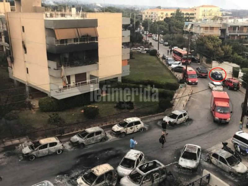 Στο Μάτι, γλίτωσε ο ίδιος αλλά γλίτωσε και το αυτοκίνητό του καθώς η φωτιά σταμάτησε λίγα μέτρα πριν το παρκαρισμένο ΙΧ του