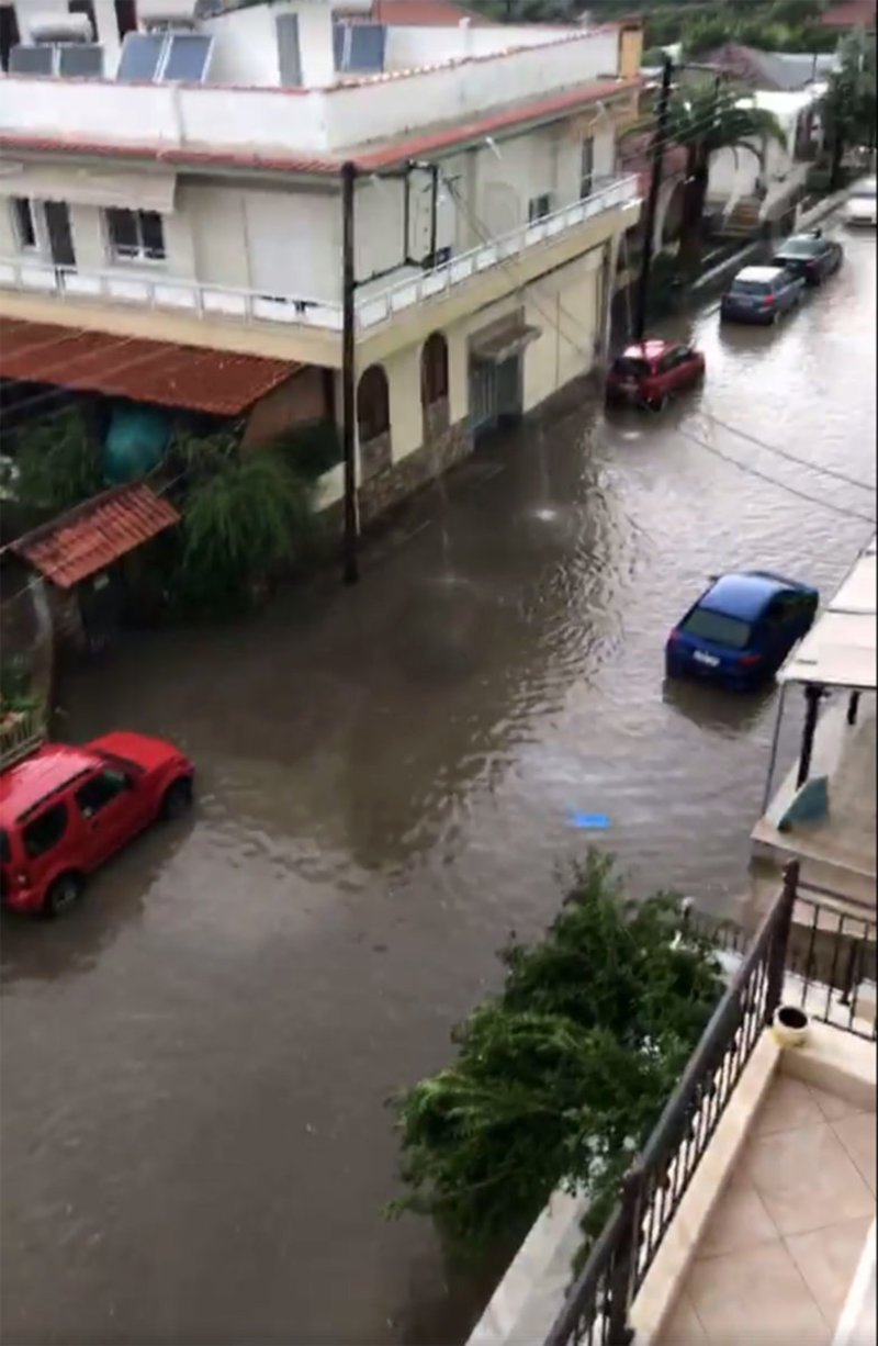 Πλημμύρισαν πάλι οι δρόμοι στη Νέα Χρυσούπολη/Φωτογραφία: Kavalapost