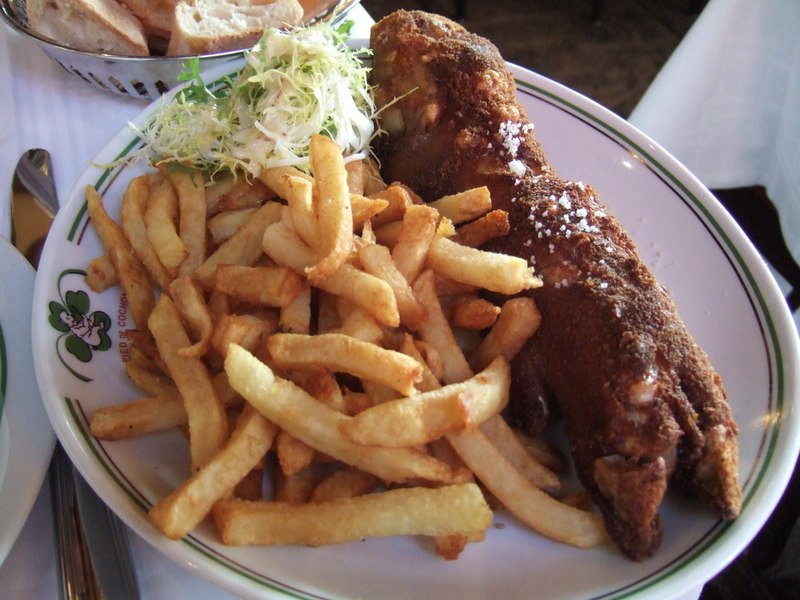 Σε ένα από τα ωραιότερα μπιστρό του Παρισιού σερβίρουν γουρουνοπόδαρο -Χαλασμός κόσμου [εικόνες] | iefimerida.gr 0