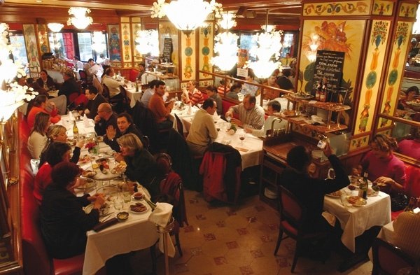 Σε ένα από τα ωραιότερα μπιστρό του Παρισιού σερβίρουν γουρουνοπόδαρο -Χαλασμός κόσμου [εικόνες] | iefimerida.gr 4