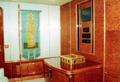 Ποιο Air Force One; Ο Πούτιν έχει ιπτάμενο παλάτι, με χρυσές ντουζιέρες [εικόνες]  | iefimerida.gr 6