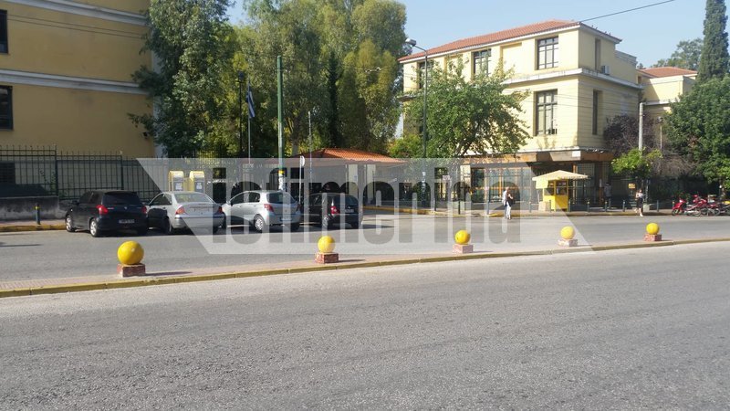 Υποπτο αντικείμενο στα δικαστήρια της Ευελπίδων -Ελεγχόμενη έκρηξη [εικόνες] | iefimerida.gr 2