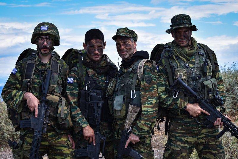 Εστησαν σκηνικό στην Ανάβυσσο για τα γυρίσματα ταινίας με τον Θοδωρή Αθερίδη [εικόνες] | iefimerida.gr 2