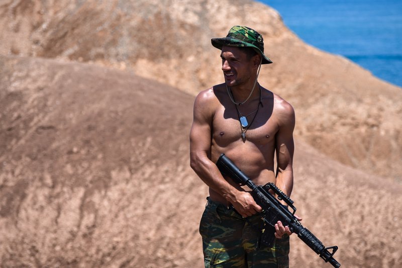 Εστησαν σκηνικό στην Ανάβυσσο για τα γυρίσματα ταινίας με τον Θοδωρή Αθερίδη [εικόνες] | iefimerida.gr 8