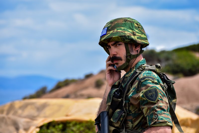 Εστησαν σκηνικό στην Ανάβυσσο για τα γυρίσματα ταινίας με τον Θοδωρή Αθερίδη [εικόνες] | iefimerida.gr 7