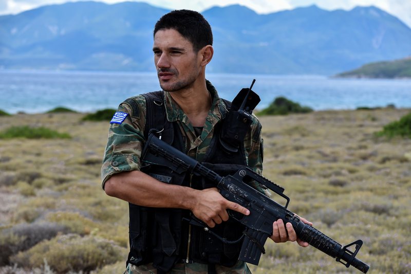 Εστησαν σκηνικό στην Ανάβυσσο για τα γυρίσματα ταινίας με τον Θοδωρή Αθερίδη [εικόνες] | iefimerida.gr 5