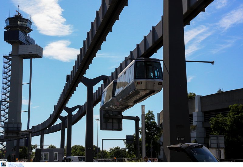 Το εναέριο τρένο από το μέλλον στο Ντίσελντορφ -Εκεί οι επιβάτες «πετάνε» [εικόνες] | iefimerida.gr 4