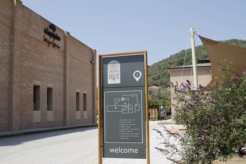 Το αποστακτήριο της Ποτοποιίας στο Πλωμάρι, το οποίο πρόσφατα άνοιιξε τις πύλες του στο κοινό