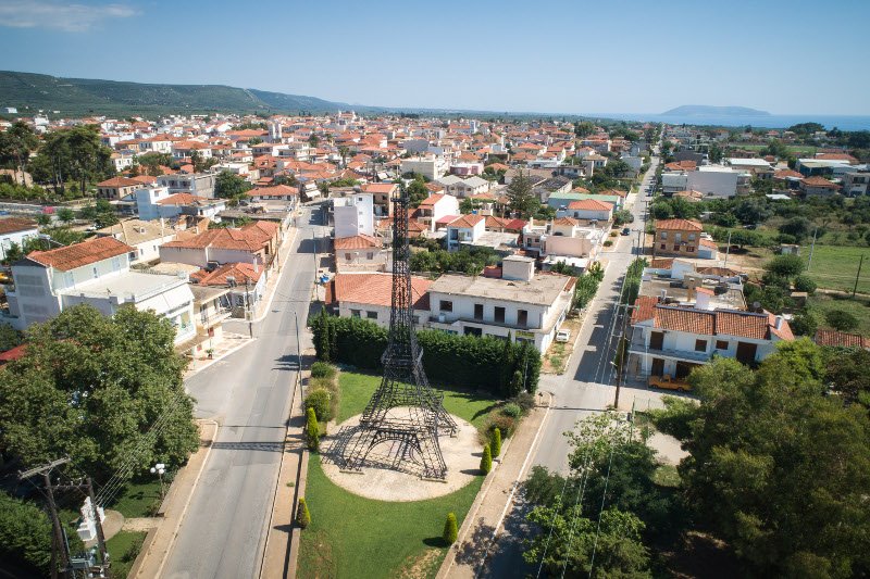 Κι όμως υπάρχει Πύργος του Αϊφελ και στην Ελλάδα -Στην είσοδο χωριού [εικόνες] | iefimerida.gr 3