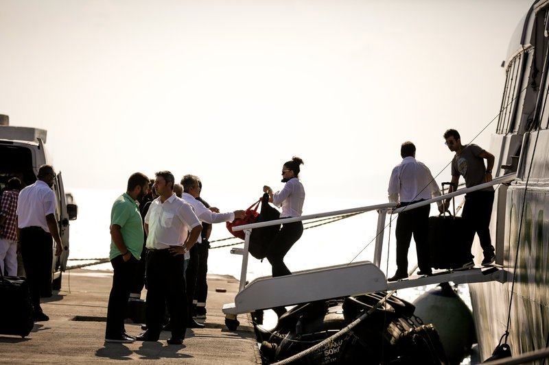 Με ασφάλεια μεταφέρθηκαν στη στεριά οι 215 επιβάτες του  Flyingcat 4 -Επέστρεψε και έδεσε στο λιμάνι το πλοίο [εικόνες] | iefimerida.gr 2