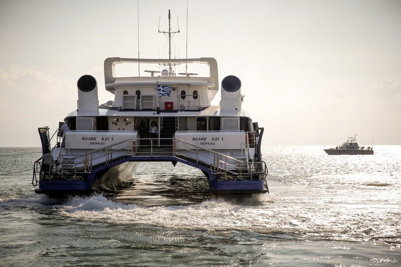 Με ασφάλεια μεταφέρθηκαν στη στεριά οι 215 επιβάτες του  Flyingcat 4 -Επέστρεψε και έδεσε στο λιμάνι το πλοίο [εικόνες] | iefimerida.gr 3