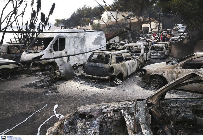 Το απόλυτο χάος -ΙΧ εγκλωβίστηκαν και κάηκαν από τη μανία της φωτιάς