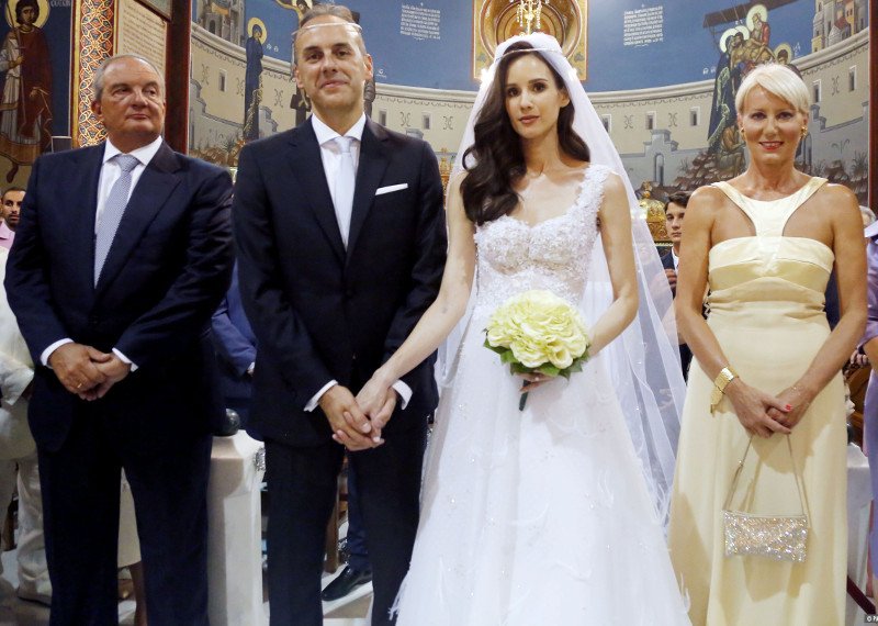 Νέες φωτό και παρασκήνιο από το γάμο του δημάρχου Γλυφάδας: Οι γιγαντοοθόνες, οι 5.000 καλεσμένοι και οι χαιρετούρες μέχρι το ξημέρωμα [εικόνες] | iefimerida.gr 3