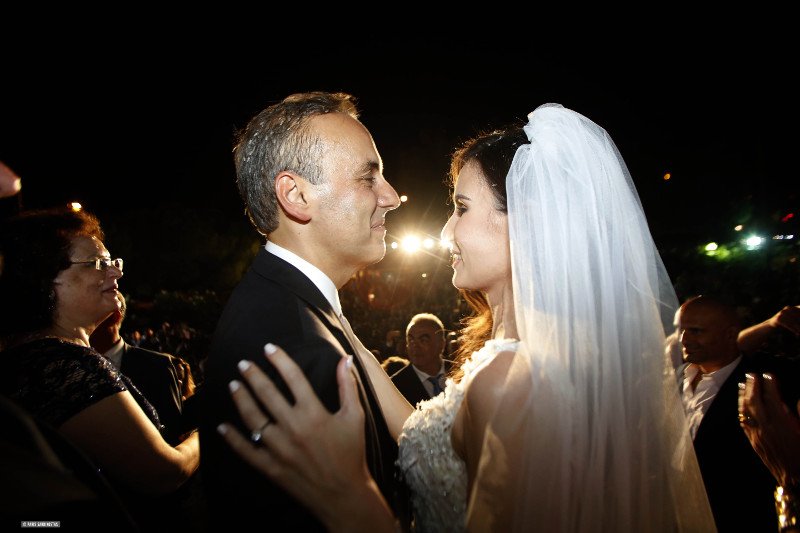 Νέες φωτό και παρασκήνιο από το γάμο του δημάρχου Γλυφάδας: Οι γιγαντοοθόνες, οι 5.000 καλεσμένοι και οι χαιρετούρες μέχρι το ξημέρωμα [εικόνες] | iefimerida.gr 7