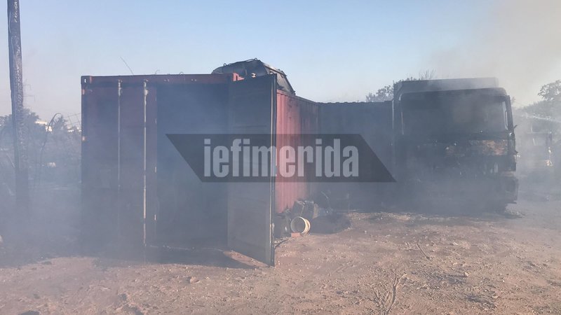 Υπό έλεγχο η φωτιά στον Γέρακα [εικόνες] | iefimerida.gr 2