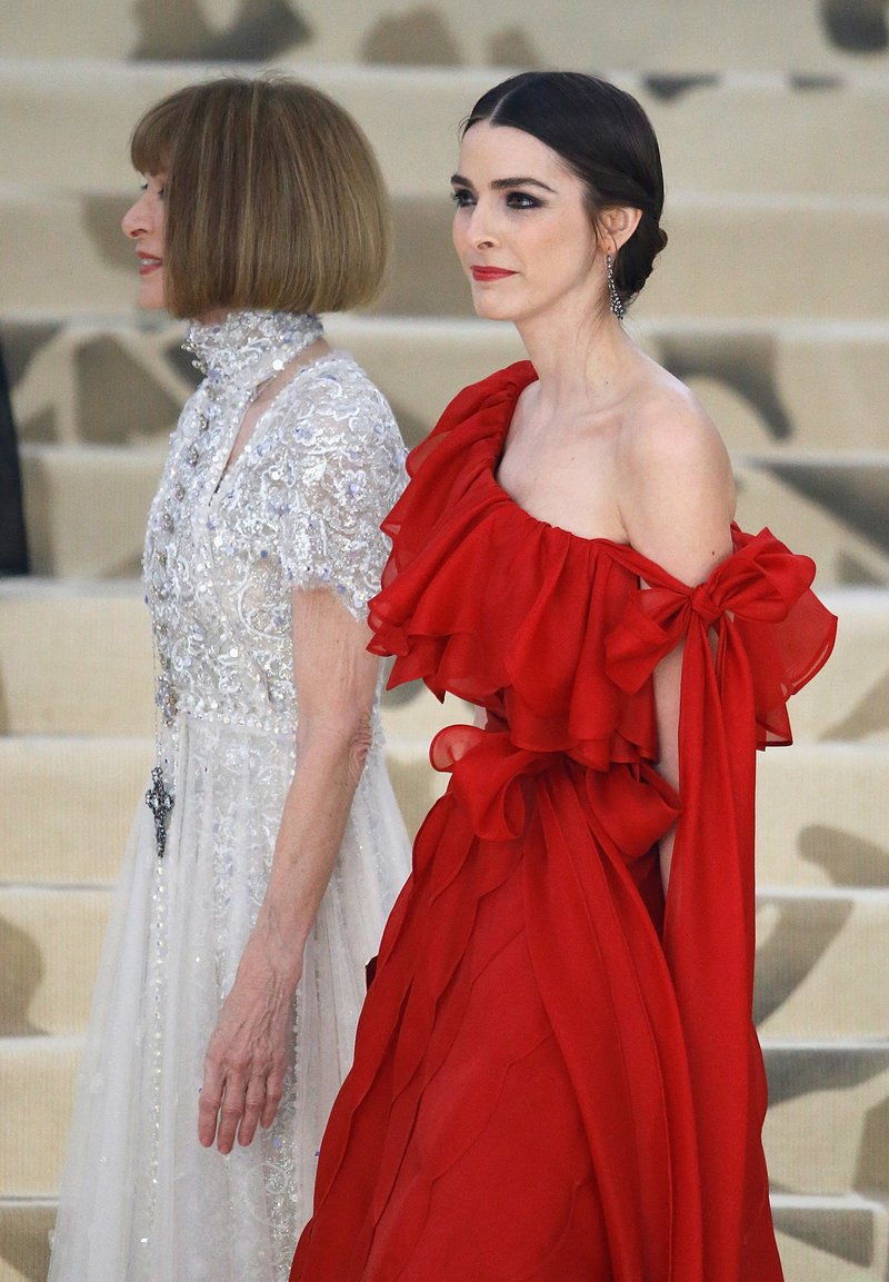 Η κόρη της Αννα Γουίντουρ παντρεύτηκε στο Πόρτο-Φίνο και το νυφικό της ήταν μια σκέτη ανατροπή [εικόνες] | iefimerida.gr 6