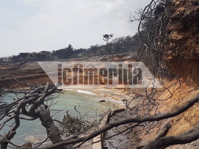 Εδώ εγκλωβίστηκαν οι 25 άνθρωποι στο Μάτι -Η φωτιά τους πρόλαβε μπροστά στον γκρεμό [εικόνες] | iefimerida.gr 1