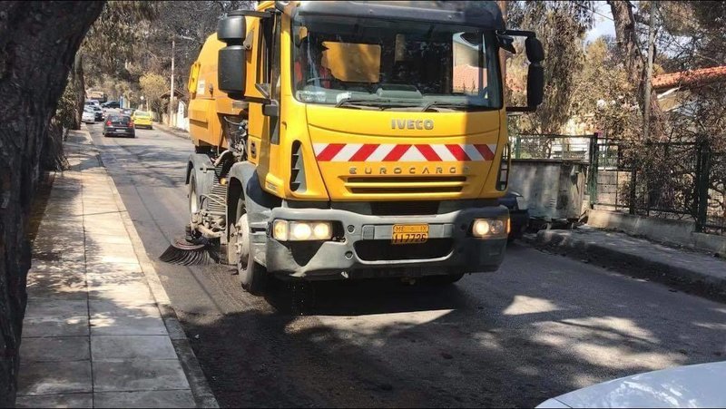 Ο Δήμος Γλυφάδας βοηθά στον καθαρισμό των περιοχών που έχουν πληγεί [εικόνες] | iefimerida.gr 3