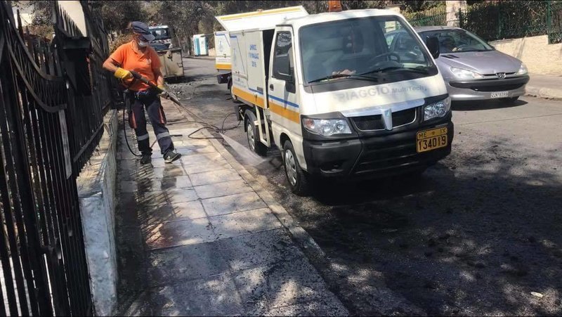 Ο Δήμος Γλυφάδας βοηθά στον καθαρισμό των περιοχών που έχουν πληγεί [εικόνες] | iefimerida.gr 4