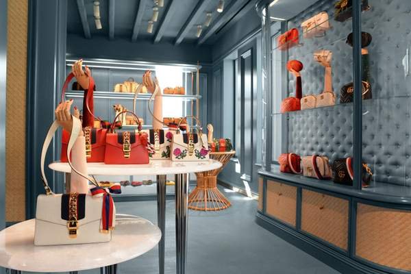 Γιατί όλα τα σούπερ μόντελ προτιμούν τη Μύκονο φέτος -Οι χλιδάτες μπουτίκ, ύμνος στη μόδα [εικόνες] | iefimerida.gr 0