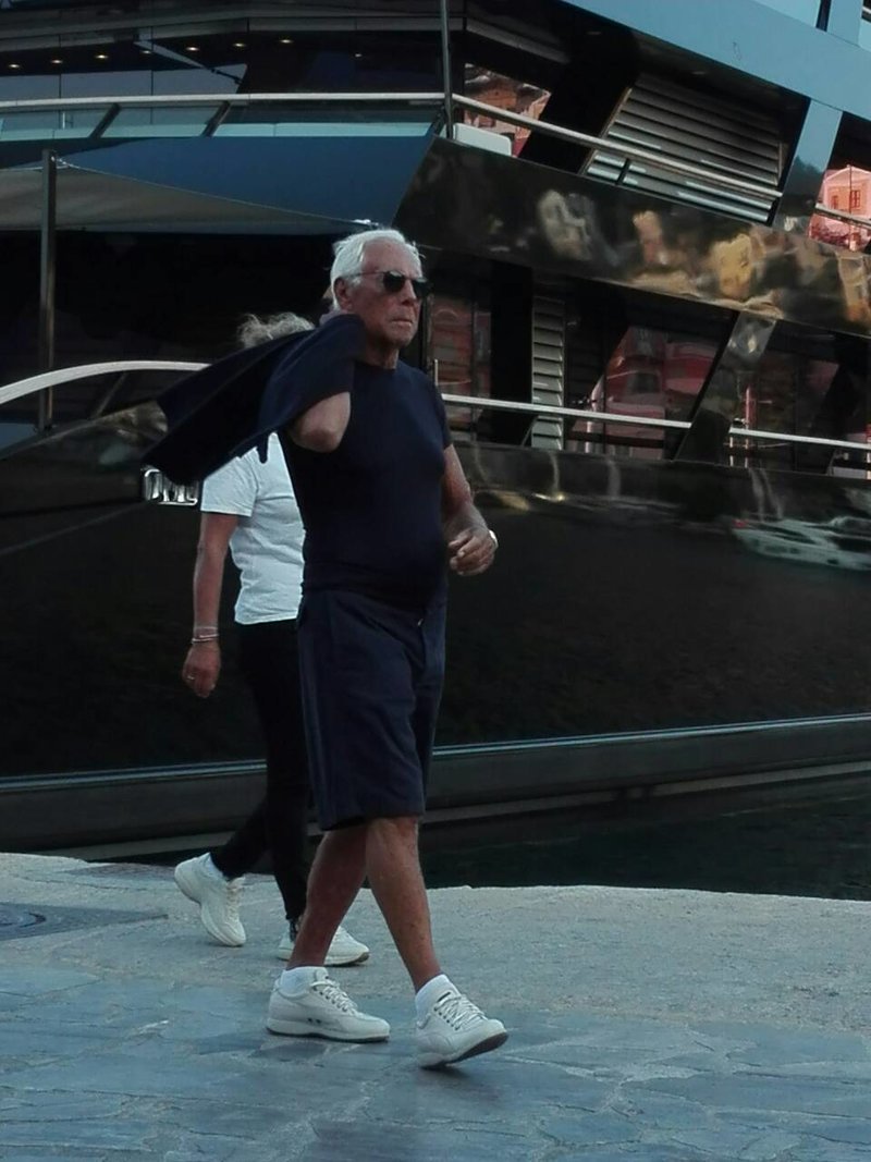 O Τζόρτζιο Αρμάνι συνεχίζει τις διακοπές του στην Ελλάδα
