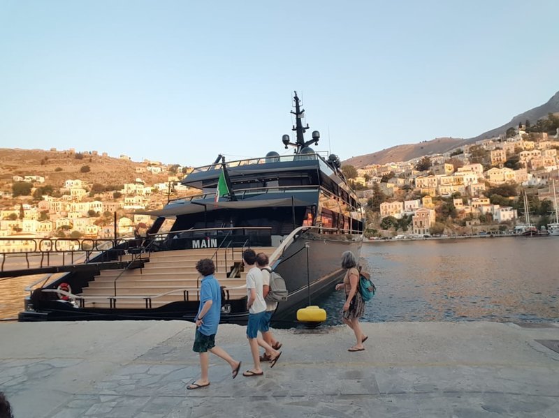 Το σκάφος του Τζόρτζιο Αρμάνι στην Σύμη