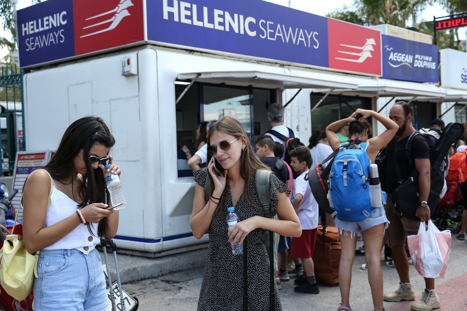 Βούλιαξε το λιμάνι του Πειραιά -Ξεκίνησε η πρώτη μεγάλη καλοκαιρινή φυγή [εικόνες] | iefimerida.gr 13