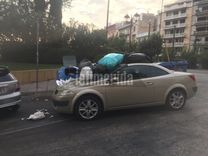 Ασυνείδητος οδηγός πάρκαρε μπροστά σε κάδους σκουπιδιών -Βρήκε τα σκουπίδια πάνω στο όχημα του [εικόνες] | iefimerida.gr 4