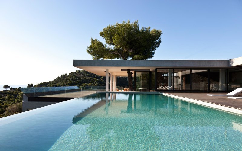 Σπίτι-όνειρο: Η βραβευμένη κατοικία στη Σκιάθο μέσα στο πράσινο με θέα 270 μοιρών [εικόνες] | iefimerida.gr 2