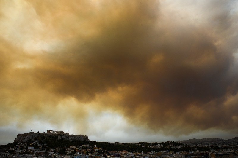 Σκέπασαν την Αθήνα οι καπνοί από τη φωτιά στην Κινέτα -Πάνω από την Ακρόπολη και τη Βουλή [εικόνες]  | iefimerida.gr 5
