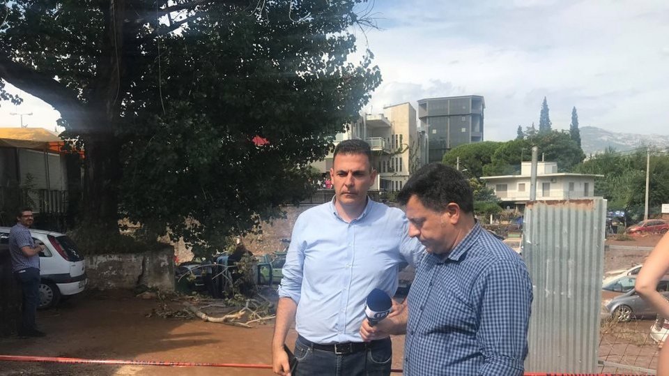 Η βροχή έπνιξε το Μαρούσι: Βούλιαξαν αυτοκίνητα -Κίνδυνος για πεζούς | iefimerida.gr 6