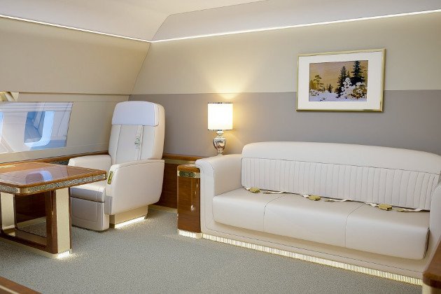 Ποιο Air Force One; Ο Πούτιν έχει ιπτάμενο παλάτι, με χρυσές ντουζιέρες [εικόνες]  | iefimerida.gr 4