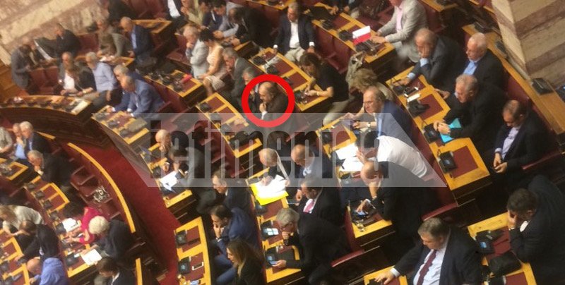 Ο Νίκος Ξυδάκης έκατσε με τους βουλευτές του Ποταμιού στη Βουλή [εικόνα] | iefimerida.gr 0