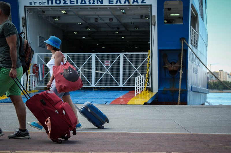 Από το πρωί είναι προγραμματισμένο να αναχωρήσουν από το λιμάνι του Πειραιά 28 πλοία