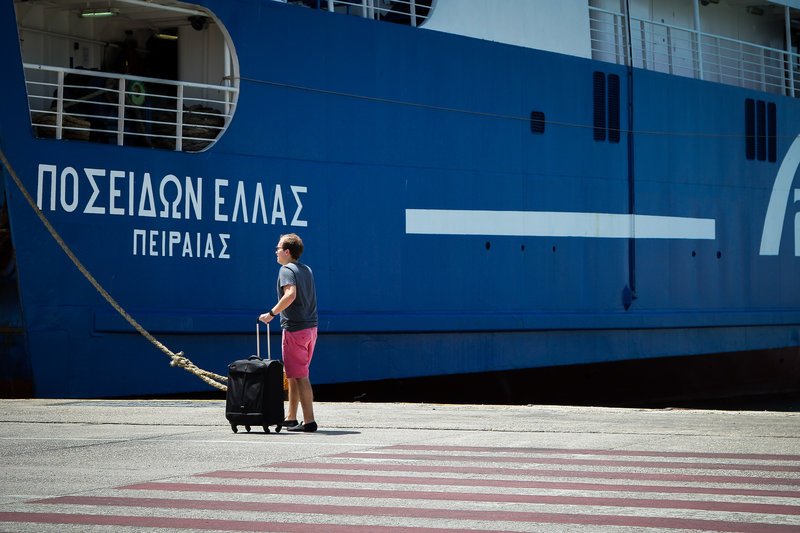Βούλιαξε το λιμάνι του Πειραιά -Ξεκίνησε η πρώτη μεγάλη καλοκαιρινή φυγή [εικόνες] | iefimerida.gr 10