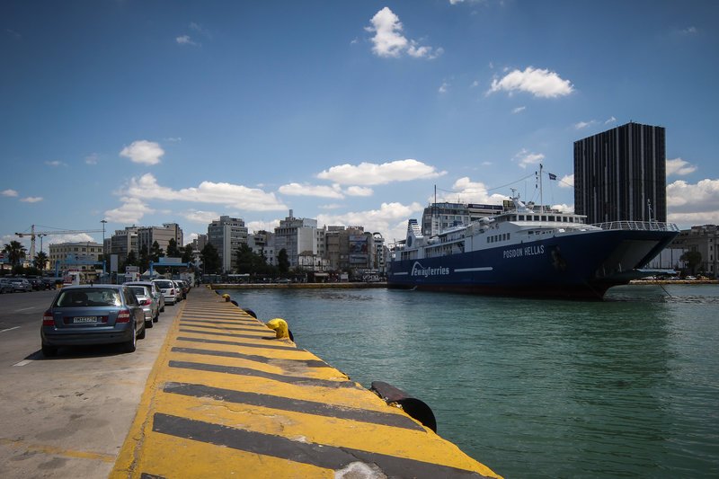 Βούλιαξε το λιμάνι του Πειραιά -Ξεκίνησε η πρώτη μεγάλη καλοκαιρινή φυγή [εικόνες] | iefimerida.gr 8