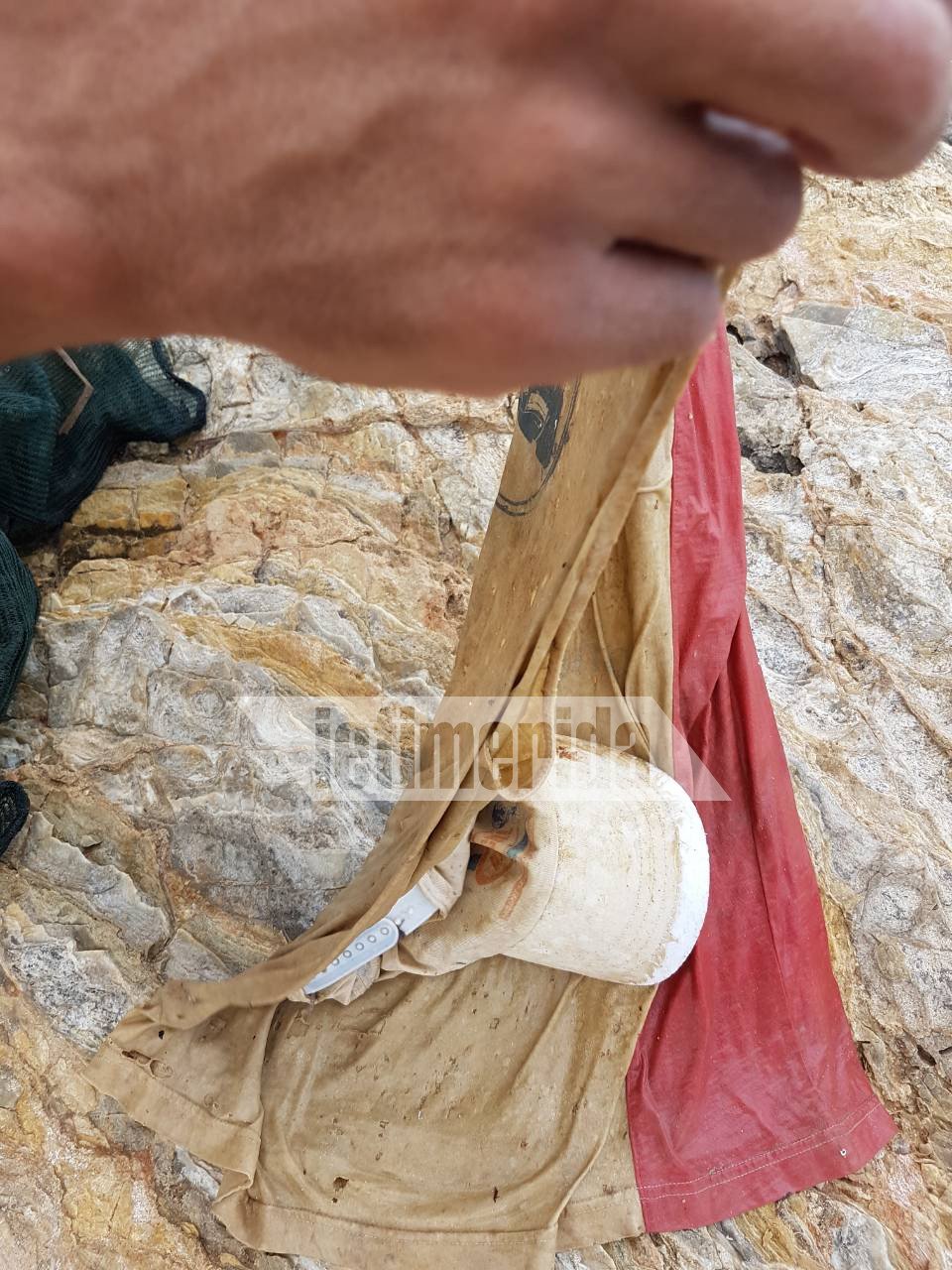 Φωτιά στο Μάτι: Ψάχνουν για αγνοούμενους στη θάλασσα -Βρήκαν στο βυθό μισοκαμένα ρούχα [εικόνες] | iefimerida.gr 0